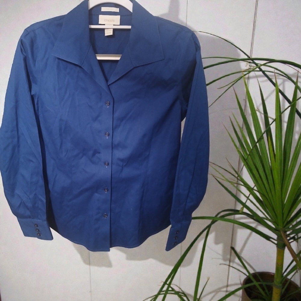 Chico's royal blue no-iron women's button-up shirt made of cotton Size 1